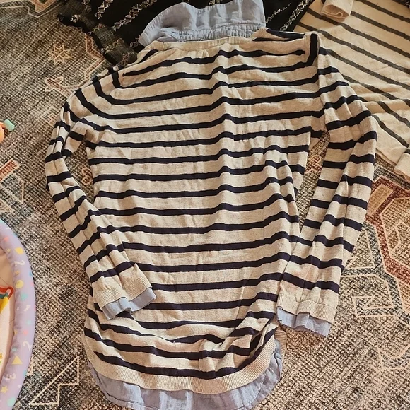 Medium Maternity Shirts See Pictures For Brands - Picture 4 of 11